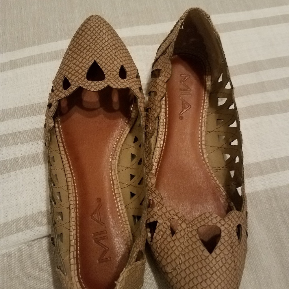 Mia flats